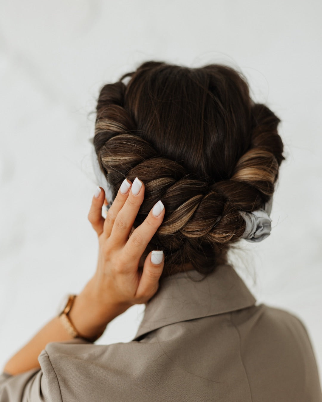 Heatless Curls With Layers: How I Handle Face-Framing Pieces