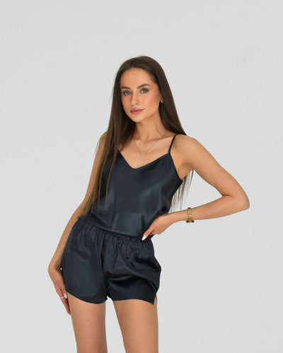 Silkkipyjamasetti shortseilla